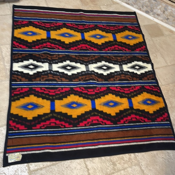 West Germany Made Blanket VINTAGE GORGEOUS SOUTHWESTERN DESIGN!! 69”x57” - Picture 4 of 7